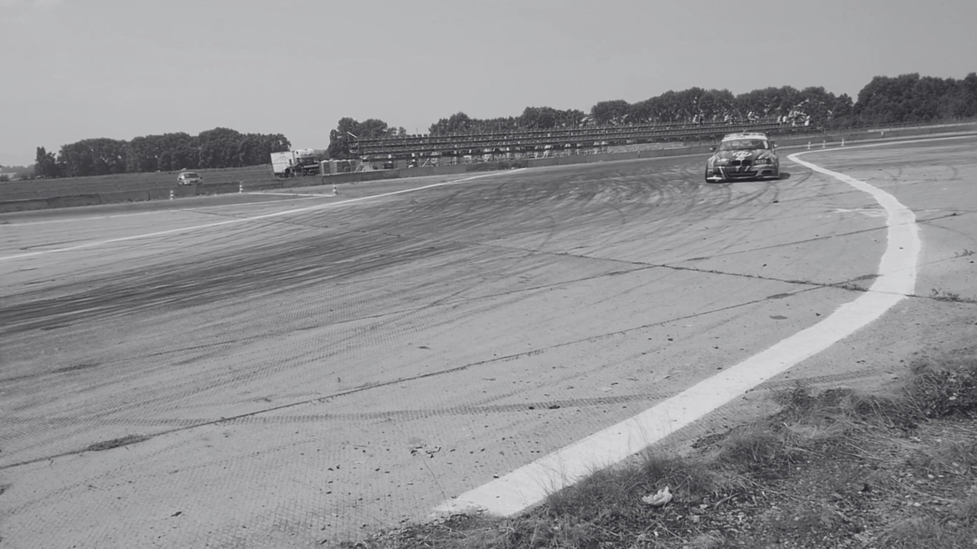 Carica il video: 