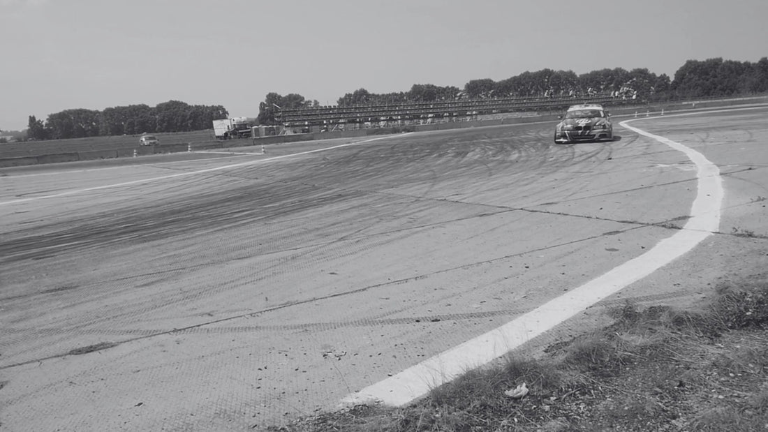 Carica il video: 